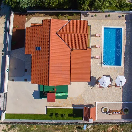 Mistletow Villa