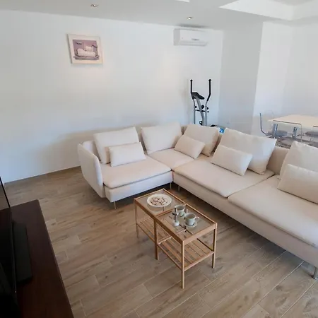 Mistletow Villa
